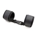 Neopren-Handschellen mit Klettverschluss Schwarz von Latetobed BDSM Line