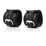 Lederhandschellen mit Grossen Ringen, Schwarz von Latetobed BDSM Line | Fesselliebe.de