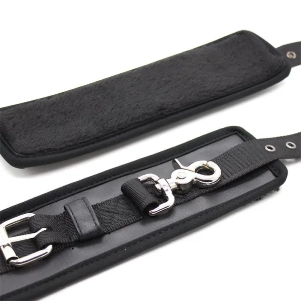 Lederhandschellen mit Grossen Ringen, Schwarz von Latetobed BDSM Line | Fesselliebe.de