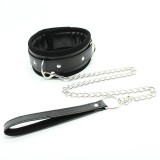 Halsband mit Metallleine und Gepolstertem Innenfutter Schwarz von Latetobed BDSM Line | Fesselliebe.de