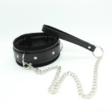 Halsband mit Metallleine und Gepolstertem Innenfutter Schwarz von Latetobed BDSM Line | Fesselliebe.de