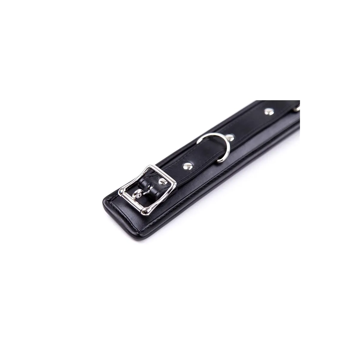 Halsband mit Metallleine und Gepolstertem Innenfutter Schwarz von Latetobed BDSM Line | Fesselliebe.de