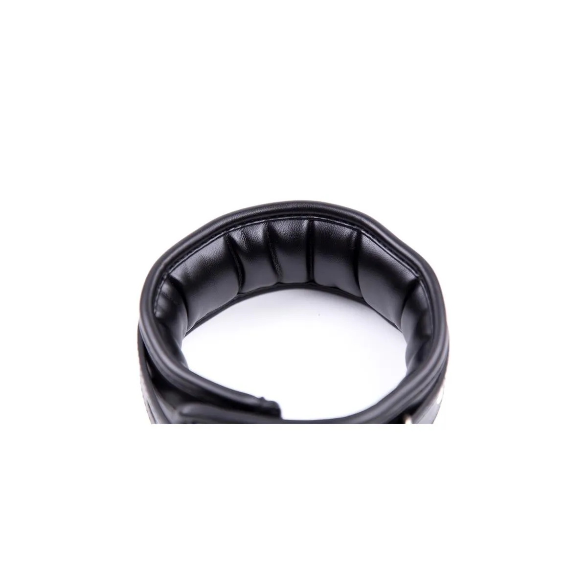 Halsband mit Metallleine und Gepolstertem Innenfutter Schwarz von Latetobed BDSM Line | Fesselliebe.de