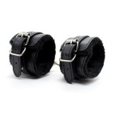 Verstellbare Handfesseln mit Fellfutter, 30 cm, Schwarz von Latetobed BDSM Line | Fesselliebe.de