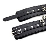 Verstellbare Handfesseln mit Fellfutter, 30 cm, Schwarz von Latetobed BDSM Line | Fesselliebe.de