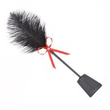 Federkitzler und Paddel, 36 cm, Rot/Schwarz von Latetobed BDSM Line | Fesselliebe.de