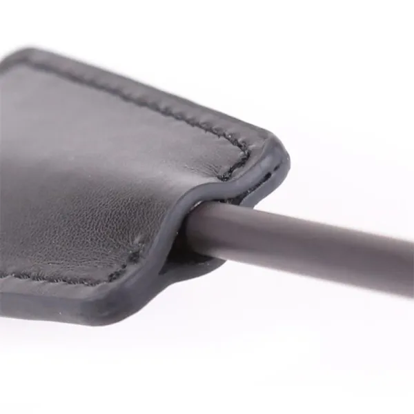 Federkitzler und Paddel, 36 cm, Rot/Schwarz von Latetobed BDSM Line | Fesselliebe.de