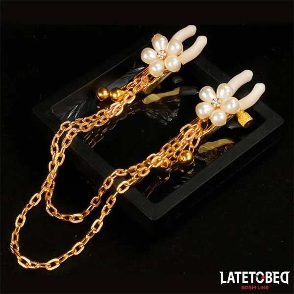 Rearl-Nippelklemmen mit Kette von Latetobed BDSM Line | Fesselliebe.de