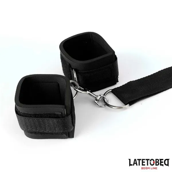 Knebelkugel und Fesseln von Latetobed BDSM Line | Fesselliebe.de
