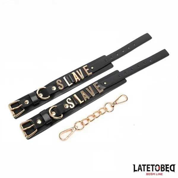 Slave-Fussfesseln mit Goldener Kette von Latetobed BDSM Line | Fesselliebe.de