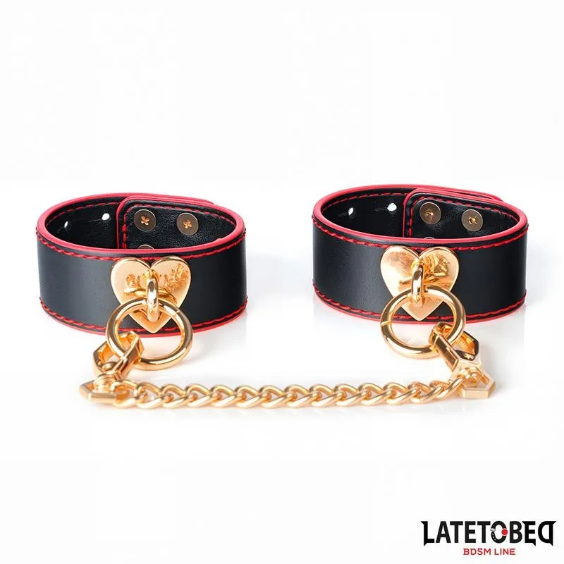 Handfesseln mit Goldener Kette von Latetobed BDSM Line | Fesselliebe.de