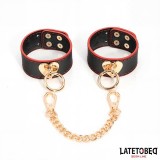 Fussfesseln mit Goldener Kette von Latetobed BDSM Line | Fesselliebe.de