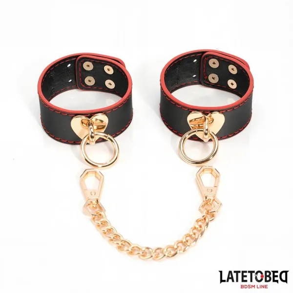 Fussfesseln mit Goldener Kette von Latetobed BDSM Line | Fesselliebe.de