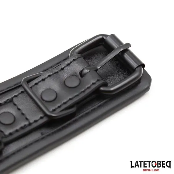 Mit Schwamm Gefütterte Handschellen von Latetobed BDSM Line | Fesselliebe.de
