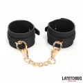 Fussfesseln mit Webmuster und Goldener Kette von Latetobed BDSM Line