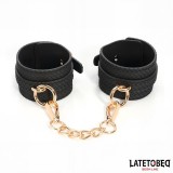Fussfesseln mit Webmuster und Goldener Kette von Latetobed BDSM Line | Fesselliebe.de