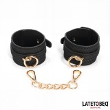 Fussfesseln mit Webmuster und Goldener Kette von Latetobed BDSM Line | Fesselliebe.de