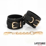 Fussfesseln mit Webmuster und Goldener Kette von Latetobed BDSM Line | Fesselliebe.de