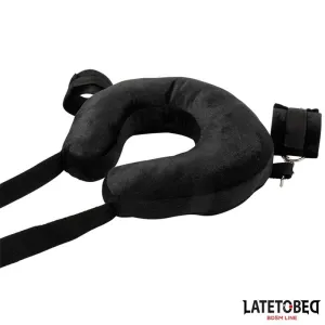 Kissen-Fessel-Set mit Handschellen von Latetobed BDSM Line