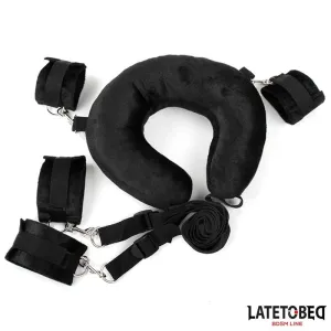 Kissen-Fessel-Set mit Handschellen von Latetobed BDSM Line