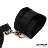 Kissen-Fessel-Set mit Handschellen von Latetobed BDSM Line | Fesselliebe.de