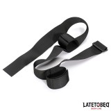 Hüftband und Klettverschluss-Handgelenkmanschette von Latetobed BDSM Line | Fesselliebe.de