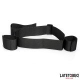 Hüftband und Klettverschluss-Handgelenkmanschette von Latetobed BDSM Line | Fesselliebe.de