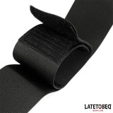 Hüftband und Klettverschluss-Handgelenkmanschette von Latetobed BDSM Line | Fesselliebe.de