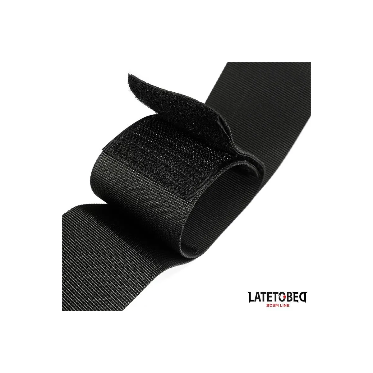 Hüftband und Klettverschluss-Handgelenkmanschette von Latetobed BDSM Line | Fesselliebe.de