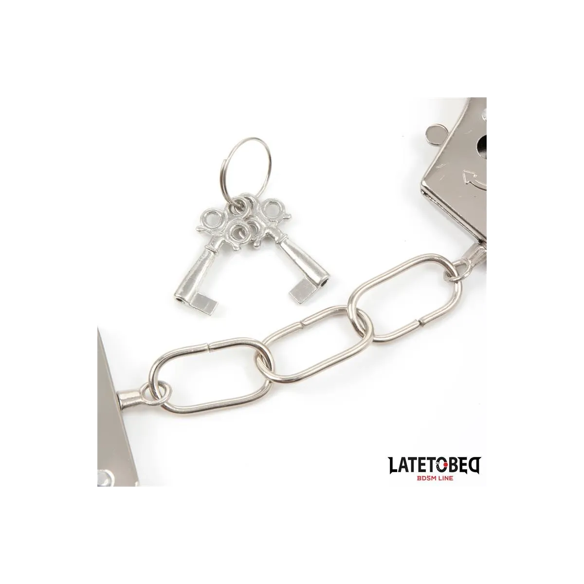 Fellbesetzte Manschette mit Verschluss Rot von Latetobed BDSM Line | Fesselliebe.de