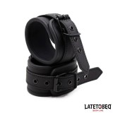 Einfarbige Schwarze Handfessel von Latetobed BDSM Line | Fesselliebe.de