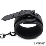 Einfarbige Schwarze Handfessel von Latetobed BDSM Line | Fesselliebe.de