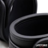Einfarbige Schwarze Fussfessel von Latetobed BDSM Line | Fesselliebe.de