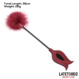 Federkitzler und Paddel In Rosenform von Latetobed BDSM Line | Fesselliebe.de