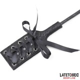 Kitzler mit Mehreren Federn und Spitzenband-Paddelkamm von Latetobed BDSM Line | Fesselliebe.de