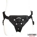 Verstellbarer Strap-On mit Metallring von Latetobed BDSM Line