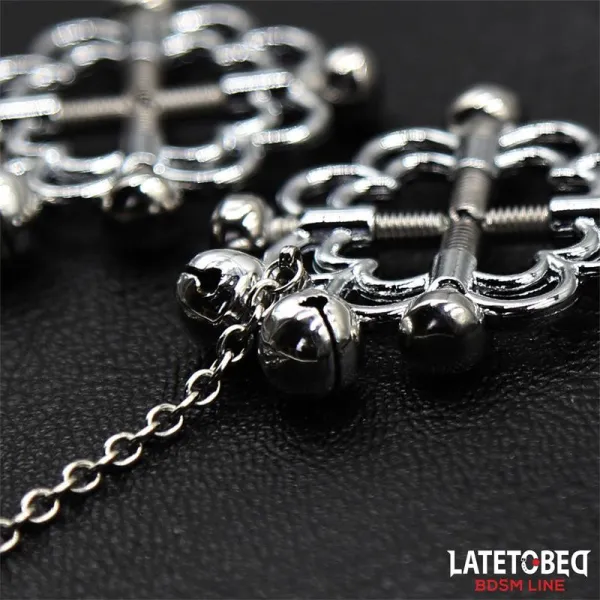 Metall-Blumen-Nippelklemmen mit Kette von Latetobed BDSM Line | Fesselliebe.de