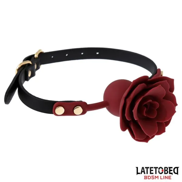 Atmungsaktiver Silikon-Ballknebel mit Rose Verstellbar 47–56 cm von Latetobed BDSM Line | Fesselliebe.de