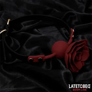 Atmungsaktiver Silikon-Ballknebel mit Rose Verstellbar 47–56 cm von Latetobed BDSM Line