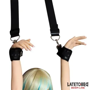 Türschwingende Nylon-Neopren-Handfesseln von Latetobed BDSM Line