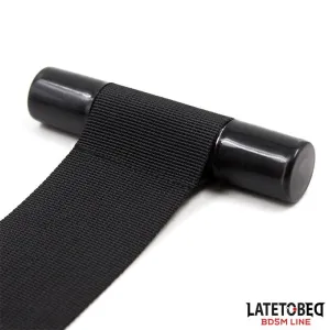 Türschwingende Nylon-Neopren-Handfesseln von Latetobed BDSM Line