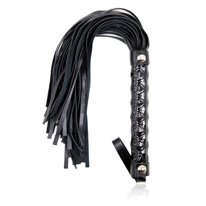Peitsche mit Rautenmuster und Metallbeschlägen, 39 cm, Schwarz von Latetobed BDSM Line | Fesselliebe.de
