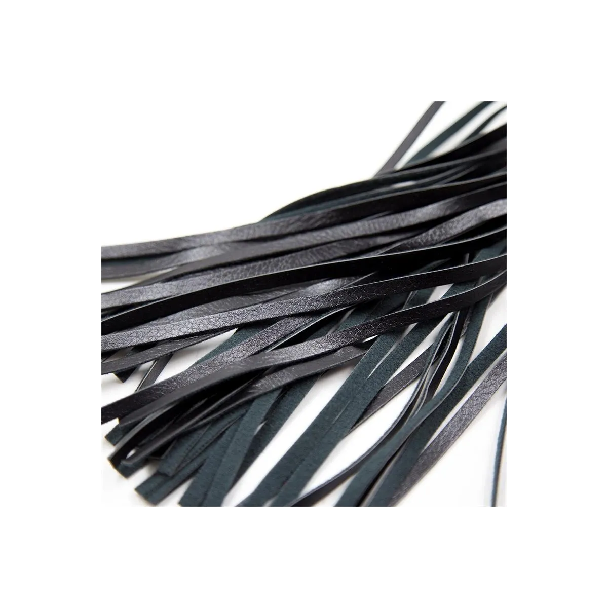 Peitsche mit Rautenmuster und Metallbeschlägen, 39 cm, Schwarz von Latetobed BDSM Line | Fesselliebe.de