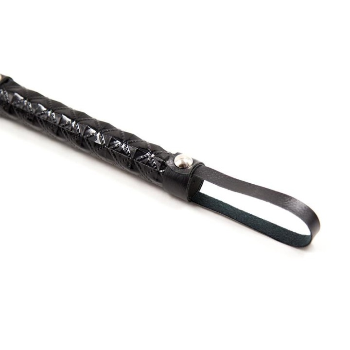 Peitsche mit Rautenmuster und Metallbeschlägen, 39 cm, Schwarz von Latetobed BDSM Line | Fesselliebe.de