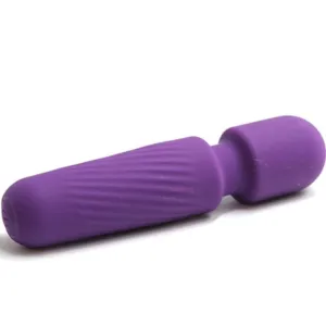 Your Magic Massager & Vibrator wiederaufladbar 10 Vibrationen Lila von Armony Massagers | Fesselliebe.de