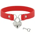 Rote Halskette aus Veganem Leder mit Herz-Accessoire mit Schlüssel von Coquette Accessories