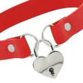 Rote Halskette aus Veganem Leder mit Herz-Accessoire mit Schlüssel von Coquette Accessories