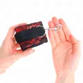 Kurze Handgelenksfesseln aus Samtspitze und Nylonfessel Rot/Schwarz 23 X 6,5 cm von Kink Wrist Restraint