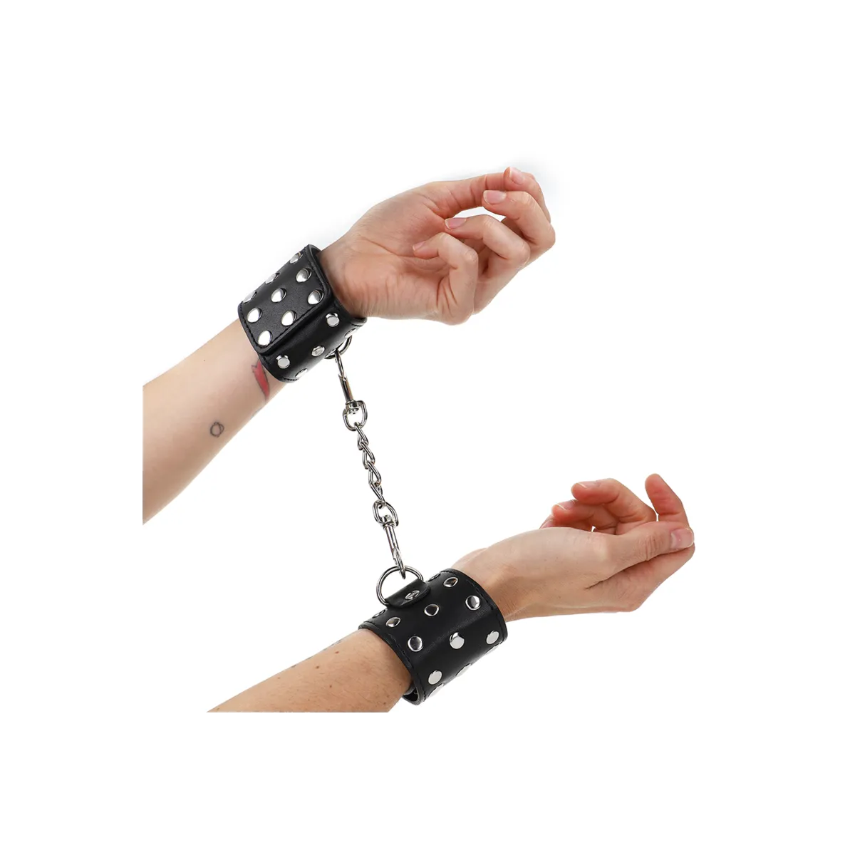 Handgelenkfesseln mit Druckverschluss Voller Nieten Schwarz Verstellbar 19-24 cm X 5,5 cm von Kink Wrist Restraint | Fesselliebe.de