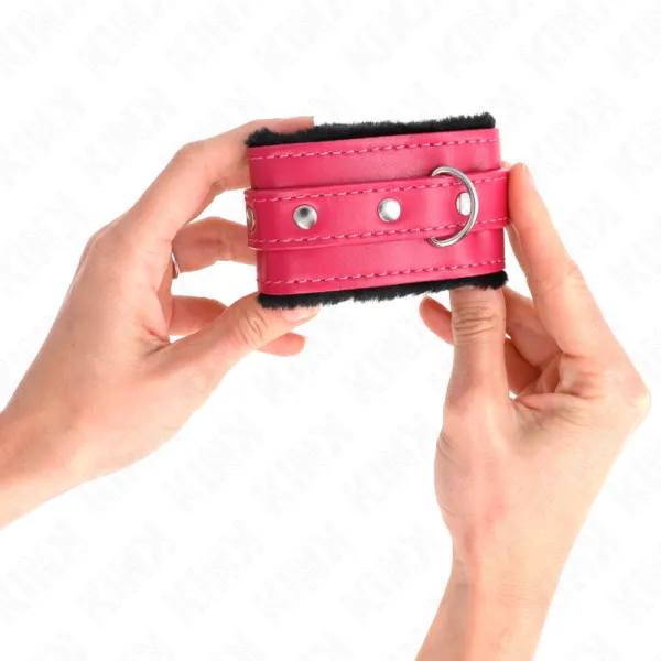 Premium Handgelenkfesseln Schwarz mit Himbeerrosen-Gürtel Verstellbar 17-29 cm X 6 cm von Kink Wrist Restraint | Fesselliebe.de